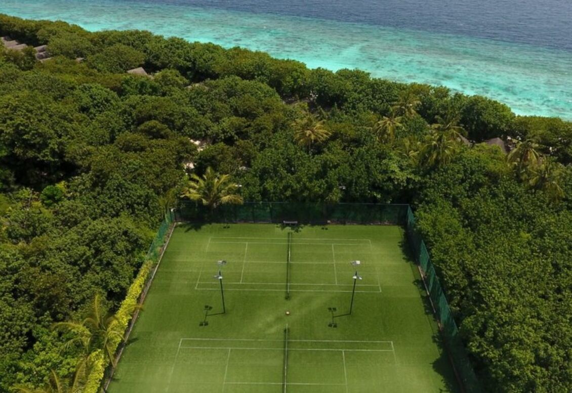 Reethi Beach Resort tennis
